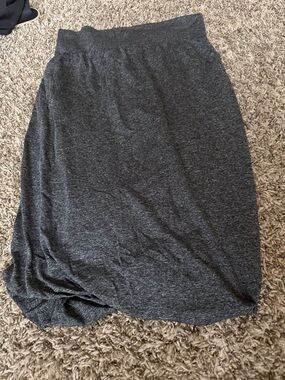 Lululemon Women's Charcoal gray skirt